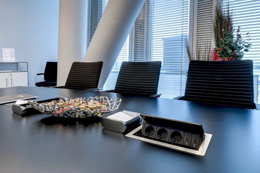 Büroeinrichtung Konferenz Kanzlei