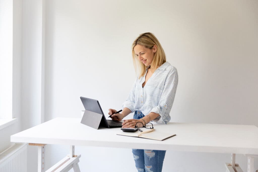 Gesünder im Büro arbeiten: mit der 30/15-Regel. HAIN® GmbH. Mehr Büro geht nicht.